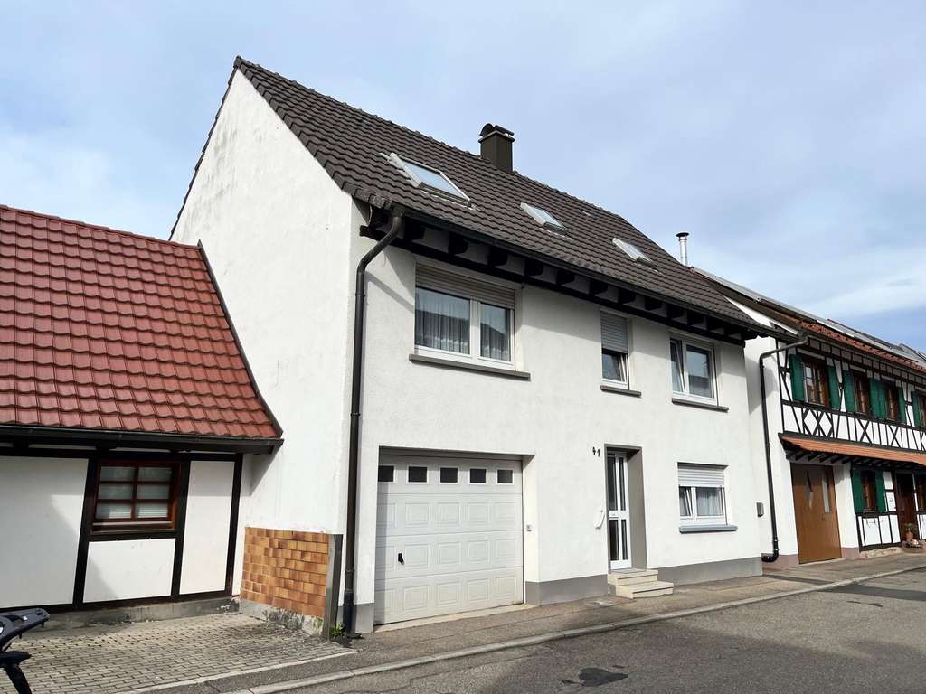 Immobilie in Willstätt - Charmantes Einfamilienhaus in ruhiger Lage mit viel Potenzial - Bild 1