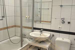 Gemütliche 2-Zimmerwohnung mit TG-Stellplatz im beliebten München-Schwabing – Die vollständige Adresse der Immobilie erhältst du vom Anbieter., 80796 Neuschwabing, München – Vorschaubild 8
