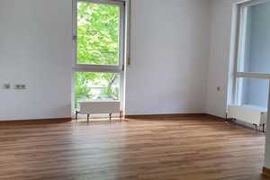 Gepflegte 2-Zimmer-Wohnung mit Balkon und EBK in Bad Friedrichshall – Lerchenstraße 10/12, 74177 Heilbronn (Kreis) – Vorschaubild 1