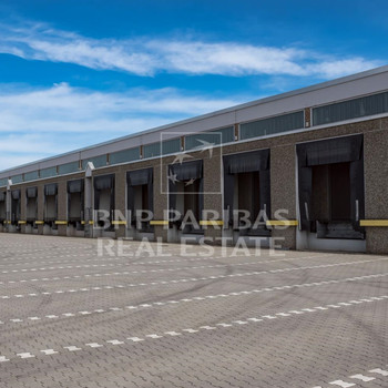 Logistikhalle mit Rampentoren und 24/7 Nutzung