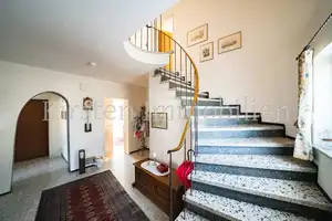 Einfamilienhaus in Top-Lage mit Garage & großem Garten, Perfekt für Familien, mit Blick auf die Burg – Zollernalbkreis – Vorschaubild 8