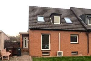 Modernisierte Doppelhaushälfte mit großem Garten und Doppelgarage