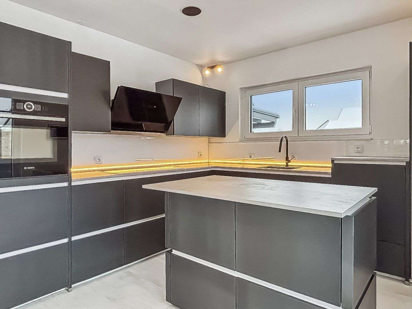 Immobilie in Klein Offenseth-Sparrieshoop - Exklusives Effizienzhaus für höchste Ansprüche mit Premium-Ausstattung in Kl. Offenseth-Sparrieshoop - Bild 0