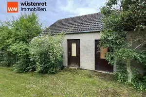 IDYLLE IN DER STADT: HAUS MIT EINBAUKÜCHE + VOLLKELLER + NEBENGEBÄUDE + GROSSEM GRUNDSTÜCK – Mecklenburg-Strelitz (Kreis) – Vorschaubild 11