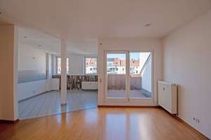 BEZUGSFREI // DACHGESCHOSSWOHNUNG MIT LOGGIA IN GOHLIS // ALTBAUCHARME TRIFFT ZEITGEMÄSSES WOHNEN
