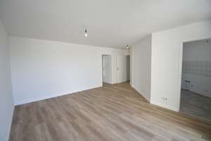 WBS erforderlich! Renovierte 3-Zimmer-Altbau-Whg mit Balkon