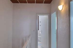 Wohnzimmer mit Echtholzparkett, Kamin, viel Platz und Gemütlichkeit – Schützenstraße  30, 17309 Pasewalk – Vorschaubild 15