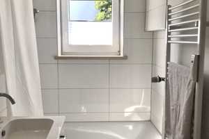 Exklusive 3-Zimmer-Wohnung mit gehobener Innenausstattung mit Einbauküche in München Moosach – München – Vorschaubild 4