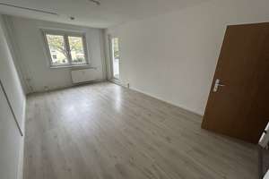 Geräumige 3-Zimmer-Erdgeschosswohnung mit Balkon! – Rennebogen 36, 39130 Neu Olvenstedt, Magdeburg – Vorschaubild 1