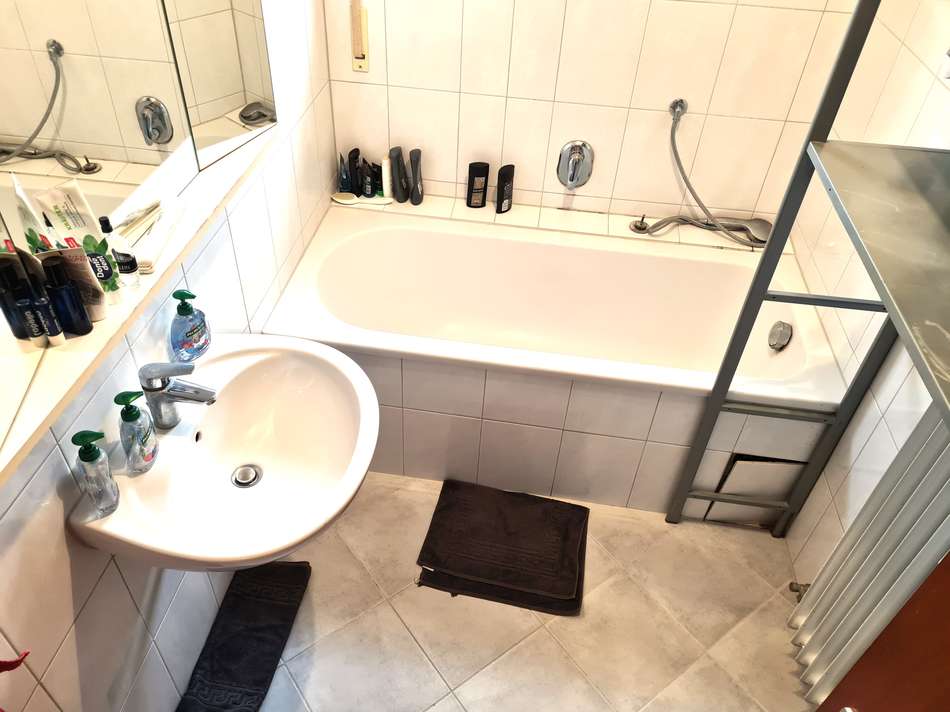 mit Badewanne 