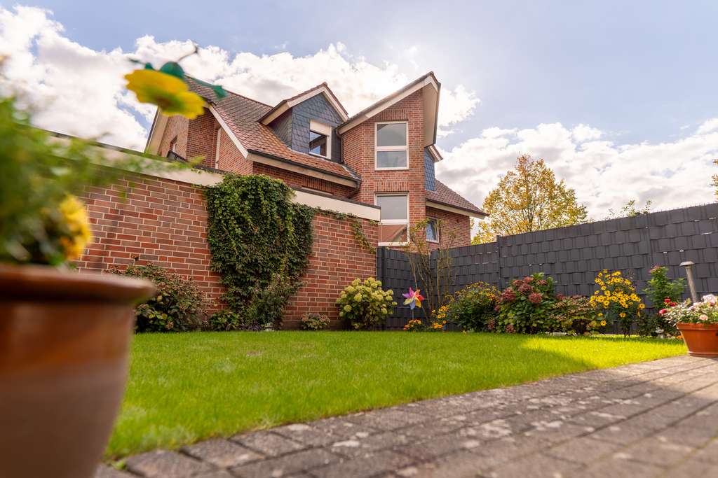 Immobilie in Herzebrock-Clarholz - 4-Zimmer-Wohnung / 2 Etagen / Garten / keine Schrägen - in ruhiger Wohnsiedlung - Bild 2