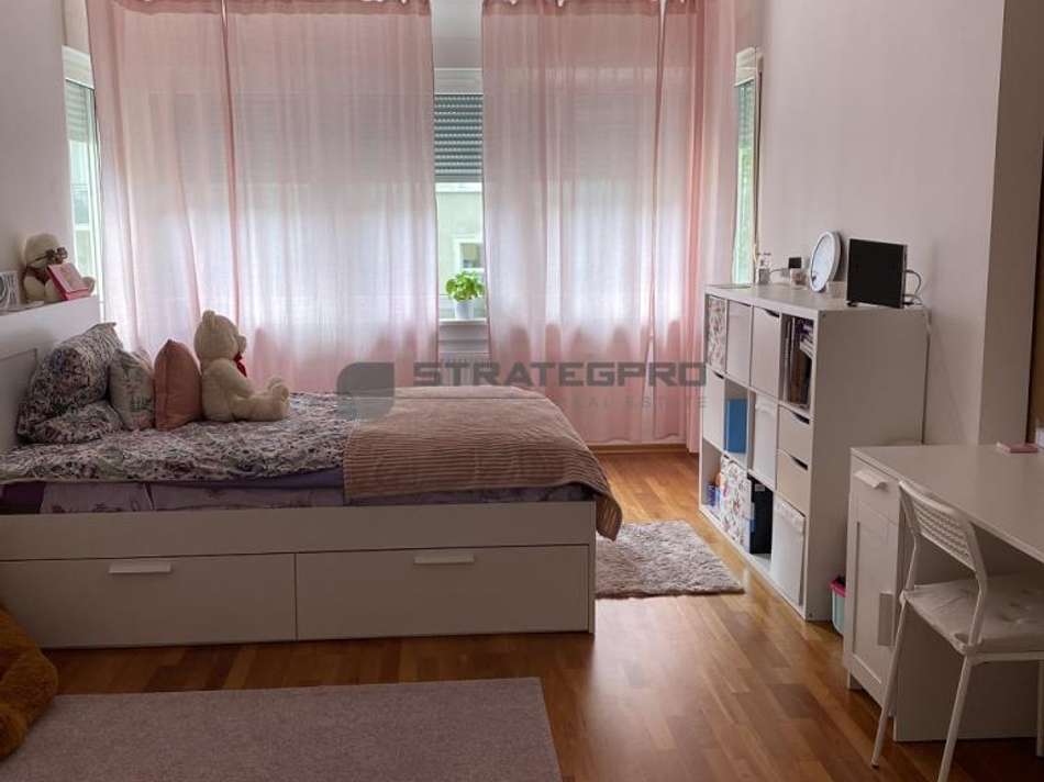 Kinderzimmer 1/2