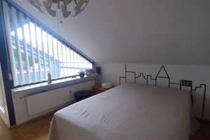 Stilvolle Dachgeschosswohnung mit vier Zimmern (teilmöbliert) in Karlsruhe-Wolfartsweier – Talwiesenstraße 19, 76228 Wolfartsweier, Karlsruhe – Vorschaubild 3