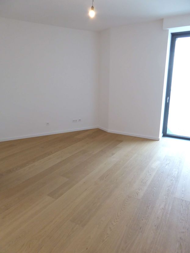 Grand Tower 24.OG.... V-E-R-M-I-E-T-E-T.. image