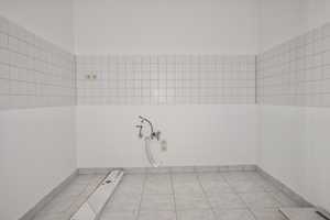2-Raum • modernes Laminat • Bad mit Wanne • Haus mit Aufzug • Stellplatz • Küche ohne Fenster – Chemnitz – Vorschaubild 9