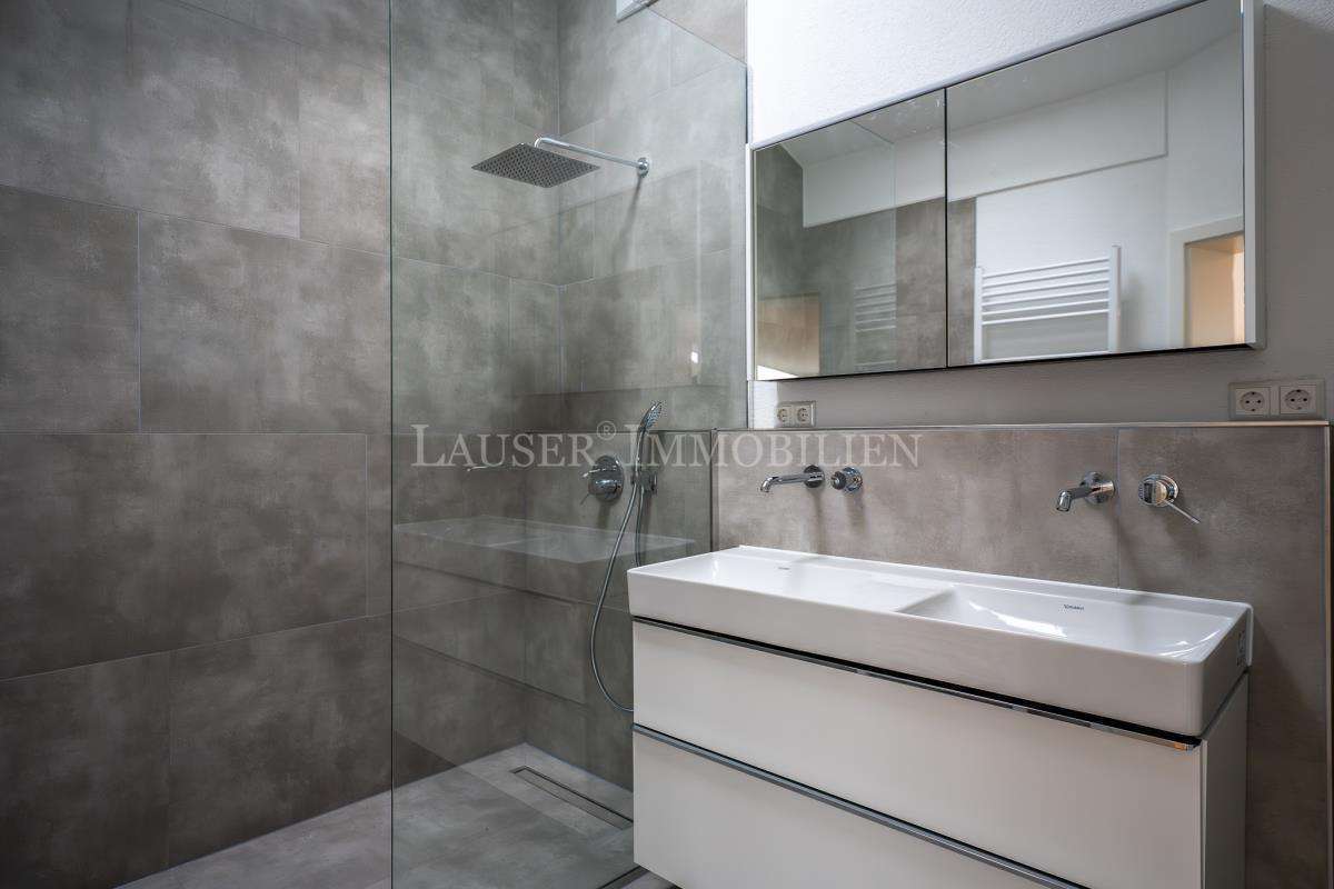 Riesige 3,5-Zimmer-Dachgeschoss-Wohnung (Fahrstuhl) mit Aussichtsterrasse in S-Möhringen - Foto 5