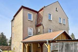 Mehrfamilienhaus mit Sanierungspotenzial auf großem Grundstück in attraktiver Lage von Rüdersdorf