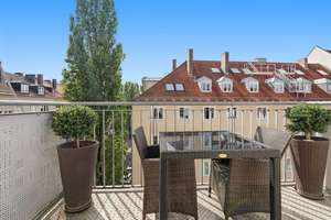 Charmante 3,5 Zimmer Wohnung mit Balkon im Herzen der Maxvorstadt – wohnen am Josephsplatz – Die vollständige Adresse der Immobilie erhältst du vom Anbieter., 80798 Josephsplatz, München – Vorschaubild 2
