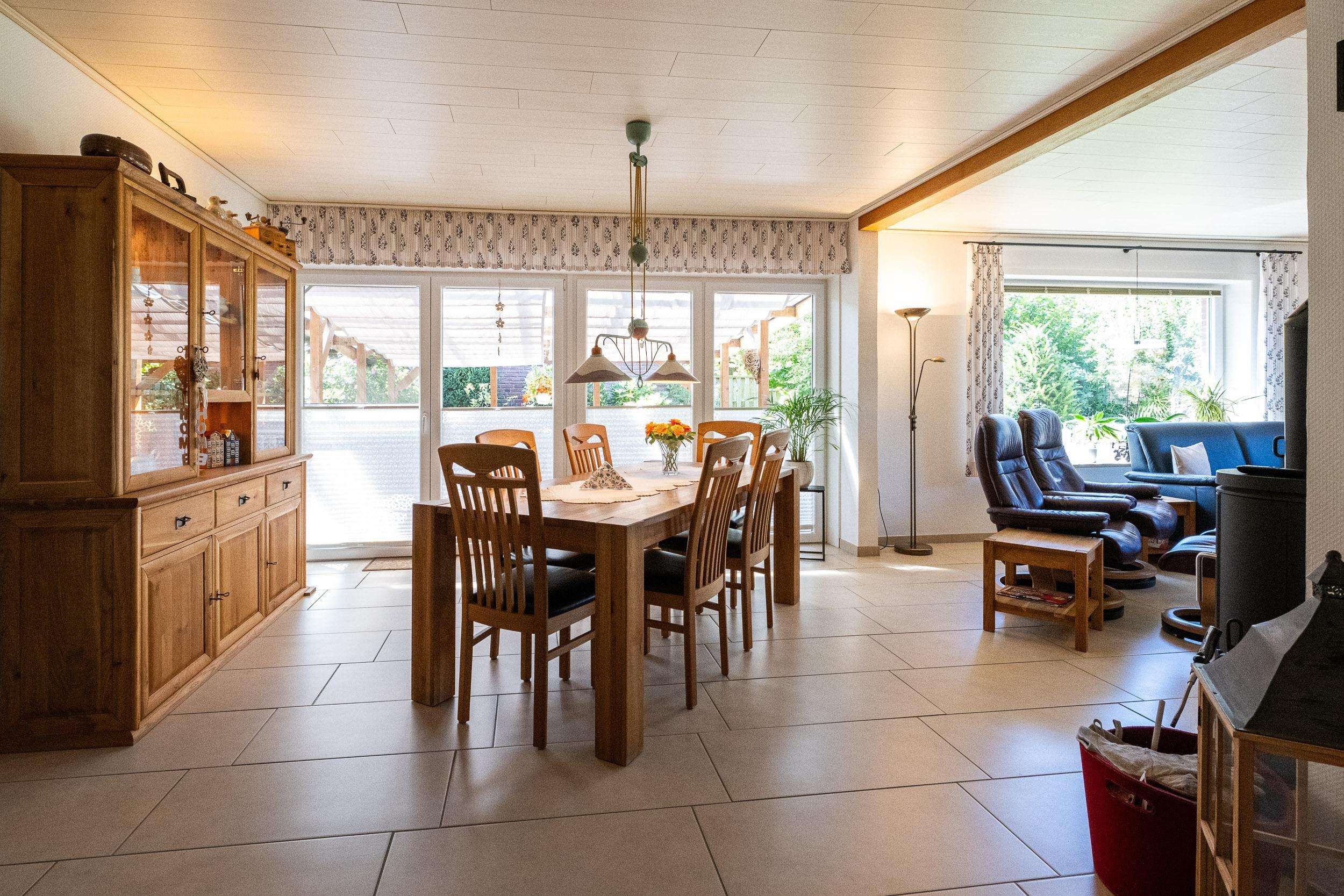 Immobilie in Süderlügum - Energetisch erstklassig saniertes Einfamilienhaus mit Garage in toller Wohnlage - Bild 0