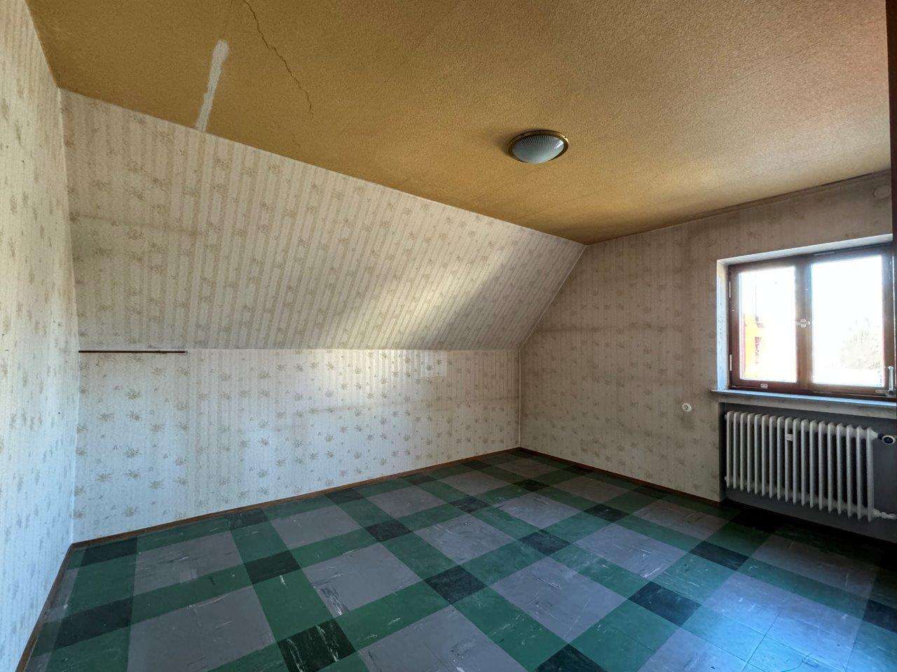 Immobilie in Friedberg - Renovierungsbedürftiges Ein- bis Zweifamilienhaus hervorragende Lage in Friedberg-West - Bild 0