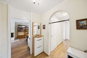 Elegantes Wohnen über zwei Etagen – Maisonette mit Kamin, TG-Stellplatz & Top-Ausstattung – Die vollständige Adresse der Immobilie erhältst du vom Anbieter., 80992 Alt-Moosach, München – Vorschaubild 14