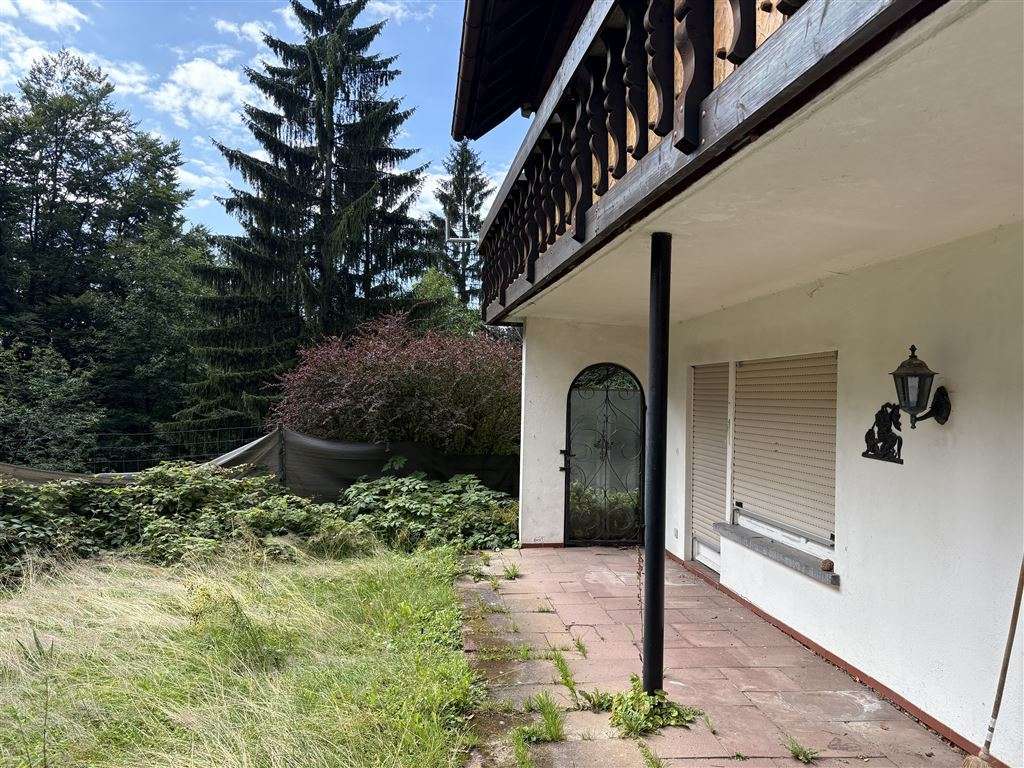Renovierungsprojekt mit viel Raum: Großes Haus, Einliegerwohnung & Garten am Waldrand, Ortenaukreis – Bild 3