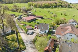 Entzückendes Einfamilienhaus in idyllischer Lage mit tollem Eckgrundstück – Die vollständige Adresse der Immobilie erhältst du vom Anbieter., 63683 Ortenberg – Vorschaubild 4