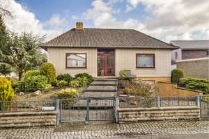 Ebenerdiges Einfamilienhaus mit Ausbaupotenzial auf Traumgrundstück in Arsten – Die vollständige Adresse der Immobilie erhältst du vom Anbieter., 28279 Arsten, Bremen – Vorschaubild 1
