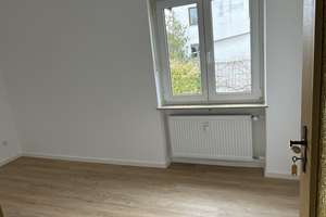 Renovierte 4-Zimmer Erdgeschosswohnung mit Balkon in Oberisling-Graß – Liebhartstraße 32, 93053 Oberisling-Graß, Regensburg – Vorschaubild 2