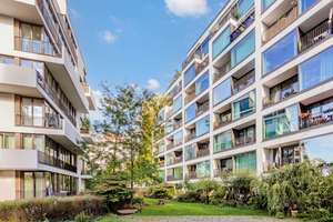 Lichterfüllte Atmosphäre und urbane Gelassenheit mit sonnigem Balkon und offenem Wohnbereich – 10247 Friedrichshain, Berlin – Vorschaubild 10