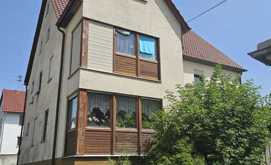 Großzügiges Dreifamilienhaus mit Gewerbeteil auf riesigem Grundstück – ideal auch als Bauplatz!