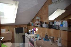 Großzügige 4-Zimmer-Dachgeschosswohnung mit 2 Balkonen, Garage & Teilungspotenzial – Die vollständige Adresse der Immobilie erhältst du vom Anbieter., 75180 Büchenbronn, Pforzheim – Vorschaubild 8