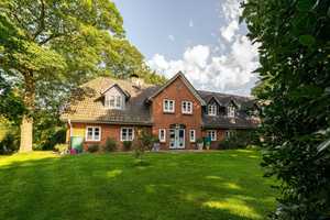 Repräsentatives Landhaus mit Haupt- und Einliegerwohnung sowie Nebengebäuden in schöner Ortsrandlage – Nordfriesland (Kreis) – Vorschaubild 2