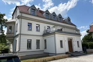 *Exklusive und sehr schöne 4,5-Zimmer-Wohnung in aufwendig sanierter Villa*