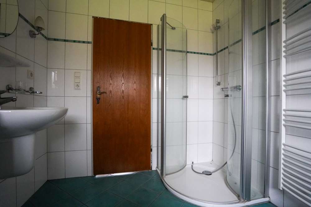 Immobilie in Hesel - * Einliegerwohnung * Staubsaugeranlage * Pferdeboxen * Top Lage * freier Blick * gute Bausubstanz - Bild 0