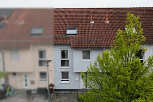 Ruhig. Zentral. Zuhause. Gepflegtes Reihenmittelhaus – Die vollständige Adresse der Immobilie erhältst du vom Anbieter., 65479 Raunheim – Vorschaubild 1