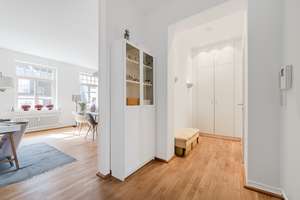 Wunderschöne Altbau-Wohnung im Herzen von Alt-Oberkassel – Die vollständige Adresse der Immobilie erhältst du vom Anbieter., 40545 Oberkassel, Düsseldorf – Vorschaubild 2