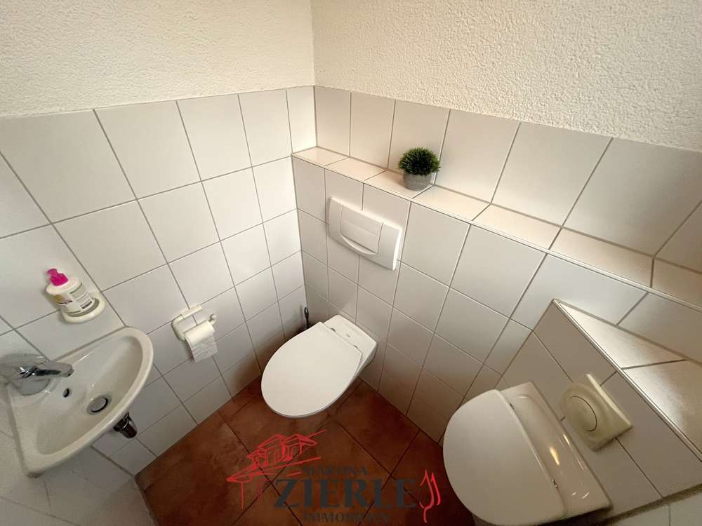 Immobilie in Gingen an der Fils - Raumwunder! Gepflegte Doppelhaushälfte mit großer Terrasse, Balkon, Keller, Hobbyraum u. Einbauküche - Bild 0