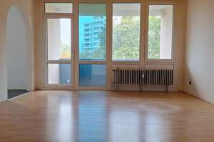 Helle Wohnung ideal für Paare oder die kleine Familie