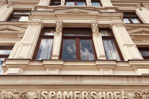 Historisches Juwel in Top Lage: Gepflegte 2-Zimmer-Wohnung mit Südbalkon, Küche, Lift, freistehend