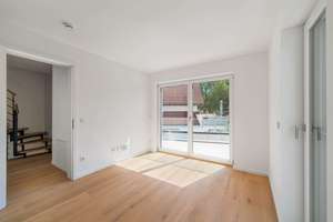 Exklusives Neubau-Domizil mit Einfamilienhaus-Flair | 6 Zimmer | Garten | Garage – Die vollständige Adresse der Immobilie erhältst du vom Anbieter., 81249 Lochhausen, München – Vorschaubild 7