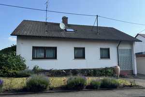 Wer die Ruhe sucht, der ist hier richtig!! Einfamilienhaus mit Garage zum Kauf! – Göppingen (Kreis) – Vorschaubild 1