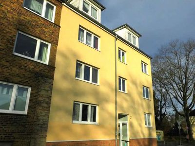 Vermietete 2-Zimmer-Dachgeschosswohnung mit Gauben und 3 TG-Stellplätzen in Hamburg-Eidelstedt
