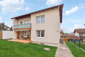 Zweifamilienhaus mit 6-Zimmer Haus in Neumarkt Sankt Veit zu vermieten. WF: 131m² Von privat. – Die vollständige Adresse der Immobilie erhältst du vom Anbieter., 84494 Neumarkt-Sankt Veit – Vorschaubild 3