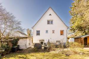 Doppelhaushälfte 115qm in Lichterfelde Ost mit 3,5 Zimmer, ausgebautem Dachgeschoss und Wohn-Keller – Die vollständige Adresse der Immobilie erhältst du vom Anbieter., 12209 Lichterfelde, Berlin – Vorschaubild 4