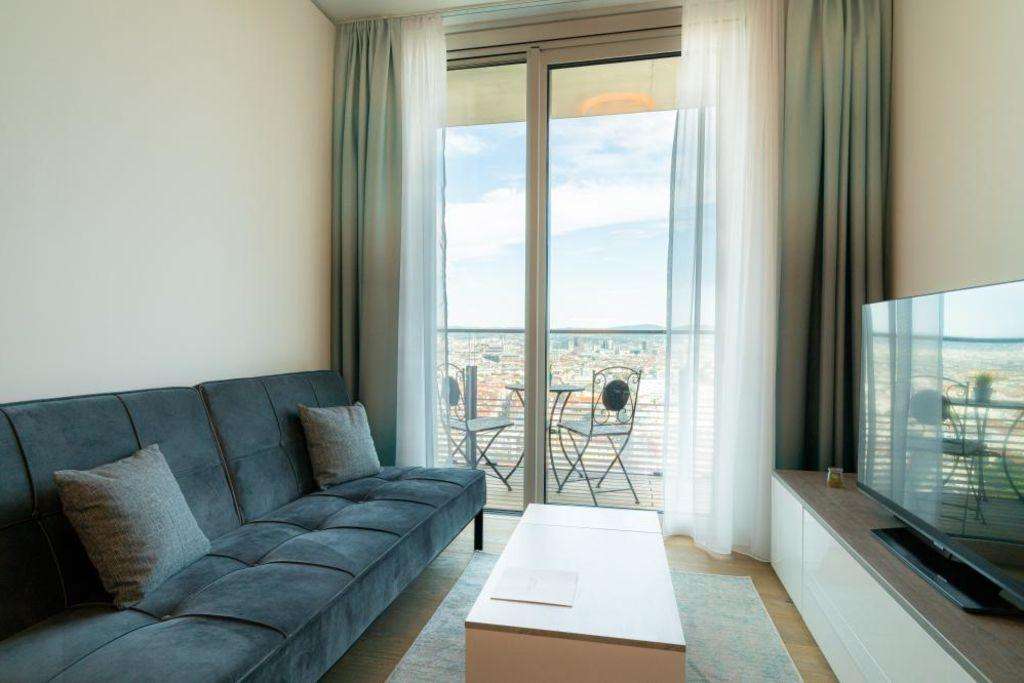 Moderne Wohnung im TrIIIple Tower mit herausragendem Blick über ganz Wien