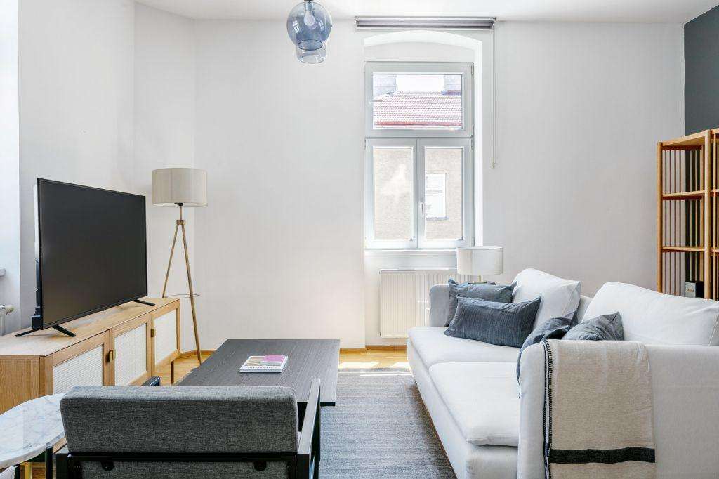 Stilaltbau frisch saniert nahe Hauptbahnhof, lichtdurchflutete Eckwohnung, 2 Zimmer, 3. Liftstock