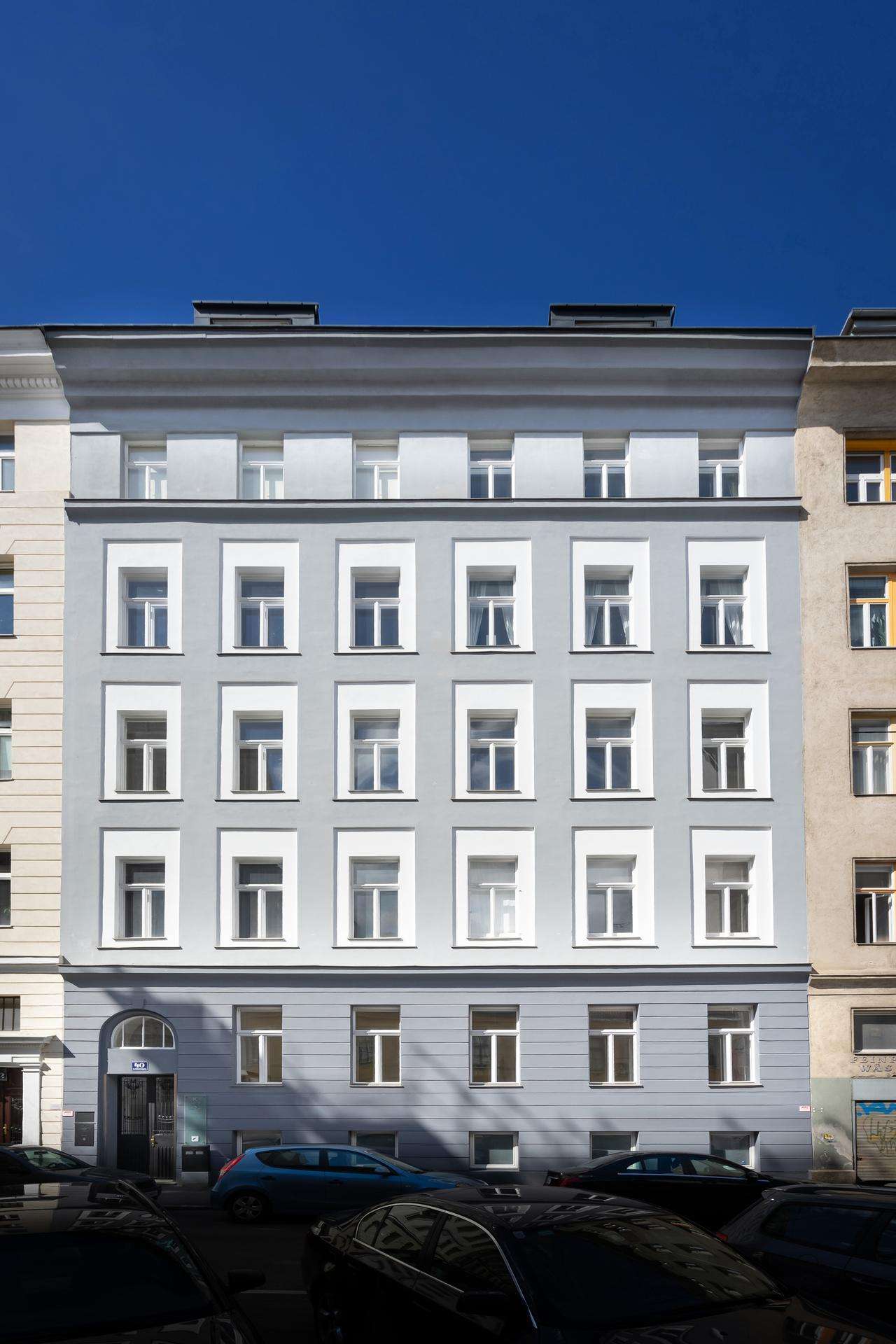 Klassische Wiener Altbau Wohnung samt Balkon & Gartenanteil sowie Fitnessraum und Weinkeller in zentraler Lage!