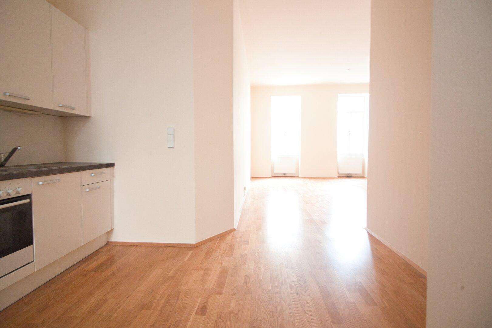 Sonnige, wunderschöne 2-Zimmer Altbau Wohnung in TOP Lage | 80 m zur U3 | Balkon-Anbau möglich