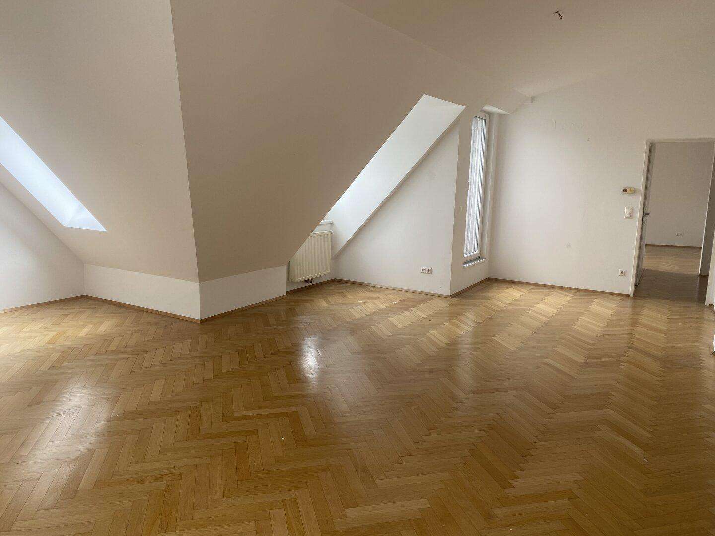 Moderne Dachgeschosswohnung mit Terrasse in bester Lage des 9. Bezirk!